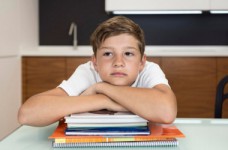 Робота з підручниками: як уникнути ретравматизації учнів