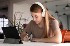 Студентів запрошують на онлайн-лекції з україністики