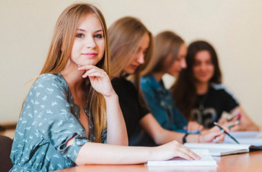 Частка вишів з високими ступенями ризику зменшується