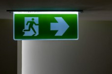 При повітряній тривозі вчителі мають зупиняти уроки