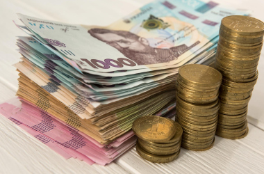 Чи залучає ваша школа кошти батьків і спонсорів?