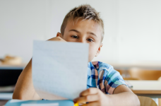 Освітній омбудсмен закликав не висувати зайвих вимог до учнів за кордоном