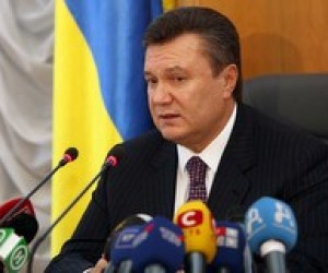 Янукович обіцяє вчителям спеціальну премію