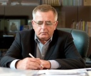 Януковича просять скасувати платні послуги для студентів