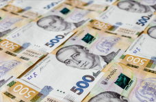 Зарплати освітян за рік зросли лише на 8%