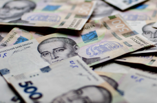 У грудні Україна отримала на соціальні виплати 5 млрд доларів