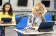 Понад 300 тисяч дітей потребують гаджетів для навчання