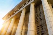 Чи доцільно об'єднувати галузеві виші в багатогалузеві університети?