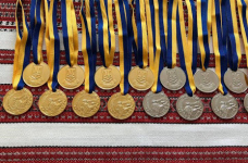 Золоті та срібні медалі як моральний стимул випускників