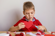 Вирізання для найменших: розвиваємо моторику