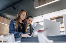 Що обрати в 2024 році програмісту-початківцю: самостійне навчання, онлайн-курси чи менторинг?