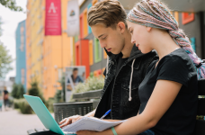 Чверть українських учнів хочуть переїхати за кордон, – дослідження