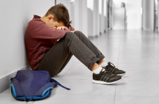 Освітній омбудсмен пропонує знижувати категорію вчителя за булінг