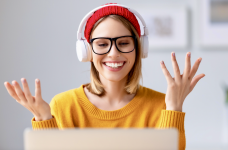 Виші та студенти можуть безоплатно користуватися курсами Coursera