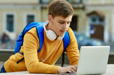 Студенти-чоловіки можуть виїхати за кордон на один семестр