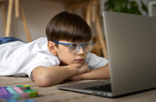 Українські школярі отримають 5 тисяч ноутбуків від уряду ОАЕ