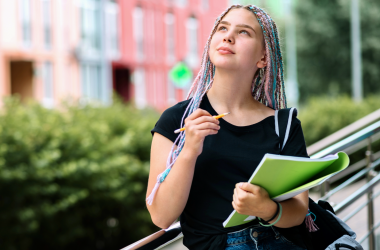 У МОН сподіваються, що 12-річна школа випускатиме свідомих вступників