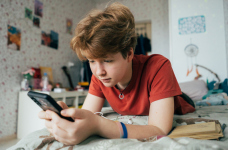 Чи потрібно видаляти ТікТок у дитини: батьківський контроль