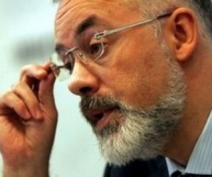 Табачник обіцяє дітям-сиротам електронні книжки