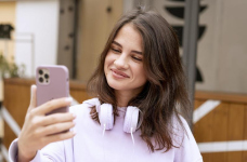 Дівчата можуть розвинути навички у сфері медіа й комунікацій