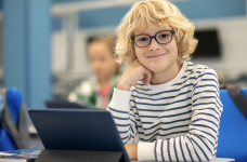 Українських школярів забезпечать вживаними гаджетами з США і Європи