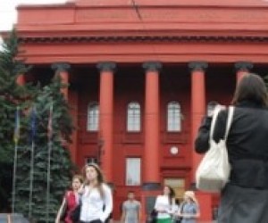 Українські студенти планують акцію проти платних послуг у вузах