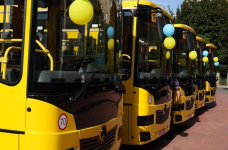 Для організації підвозу учнів придбано 219 шкільних автобусів