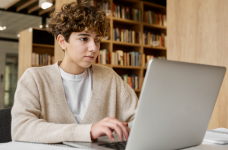 Половина старшокласників користується послугами репетиторів