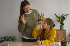 Асистент вихователя, учителя, дитини: хто є хто?