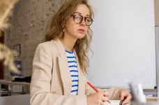 Профспілка закликала виплатити вчительську тисячу всім освітянам