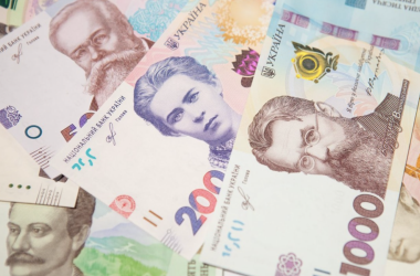 Чи мають щомісячну доплату до зарплати отримати всі освітяни?