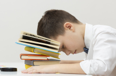 Чи варто залишати учнів, які не встигають, на другий рік навчання?