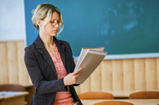 Омбудсмен просить вчителів надсилати листи про конкурсні звіти