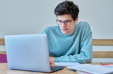 Українців запрошують пройти три програми перекваліфікації