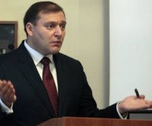 Добкін зізнався, що до Партії регіонів "штучно заганяли вчителів"