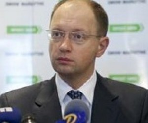 Президент має право особисто скасувати платні послуги для студентів, - А.Яценюк