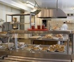 У їдальнях двох із половиною тисяч українських шкіл порушували санітарні норми