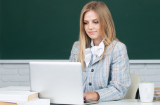 Пройдіть онлайн сертифікаційні тести вчителів за 2025 рік 