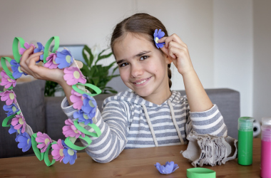 Весняний декор: шаблони малюнків для оформлення вікон, дверей, дошки