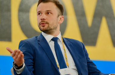 ЄС вважатиме дискрімінацією пряму заборону російської в освітньому середовищі, – Бабак