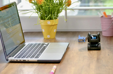 Студент і робота: Як знайти підробіток, що не заважає навчанню – Поради від Jooble для активних молодих людей