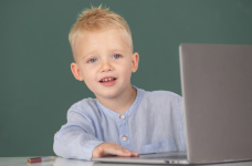 Учні початкових класів, яких підтримують педагоги, навчаються краще