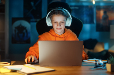 Профспілка приєдналась до вимог скасувати наказ про навчання дітей з ТОТ