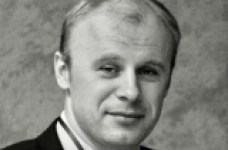 Про важливість критичного мислення, демократію, диктатуру та освіту