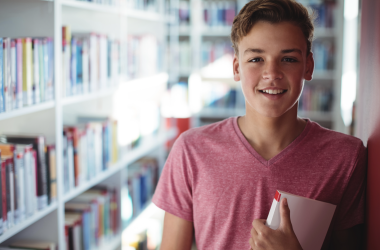 Кожна четверта українська дитина розглядає можливість еміграції