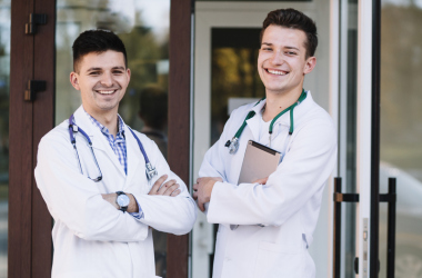 Деякі випускники медичних вишів отримають виплату 200 тисяч грн