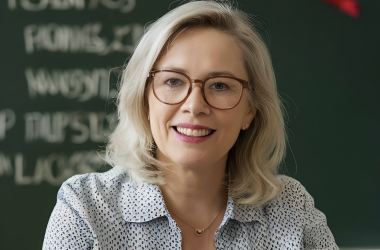 Більшість часу в шкільних директорів забирає робота з паперами