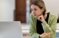 Феномен НМТ-туристів порівнюють з мародерством під час війни