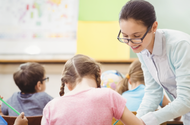 Освітній омбудсмен наголошує на необхідності виплати вчительської тисячі