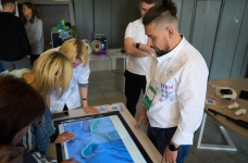 Хто й навіщо б’є по українському виробнику